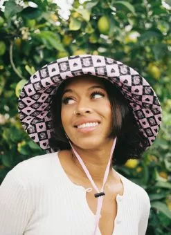 Valfré New Ajedrez Rosa Bucket Hat